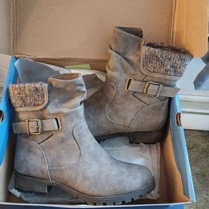 Women's NWT ankle boots